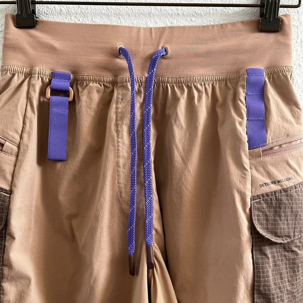 LULULEMON Multi-Pocket Cargo High-Rise Hiking Short 5